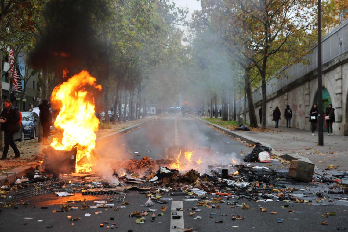 6 1er Gilet Jauniversaire - Fin de barricade Place d'Italie 16-11-19 PARIS