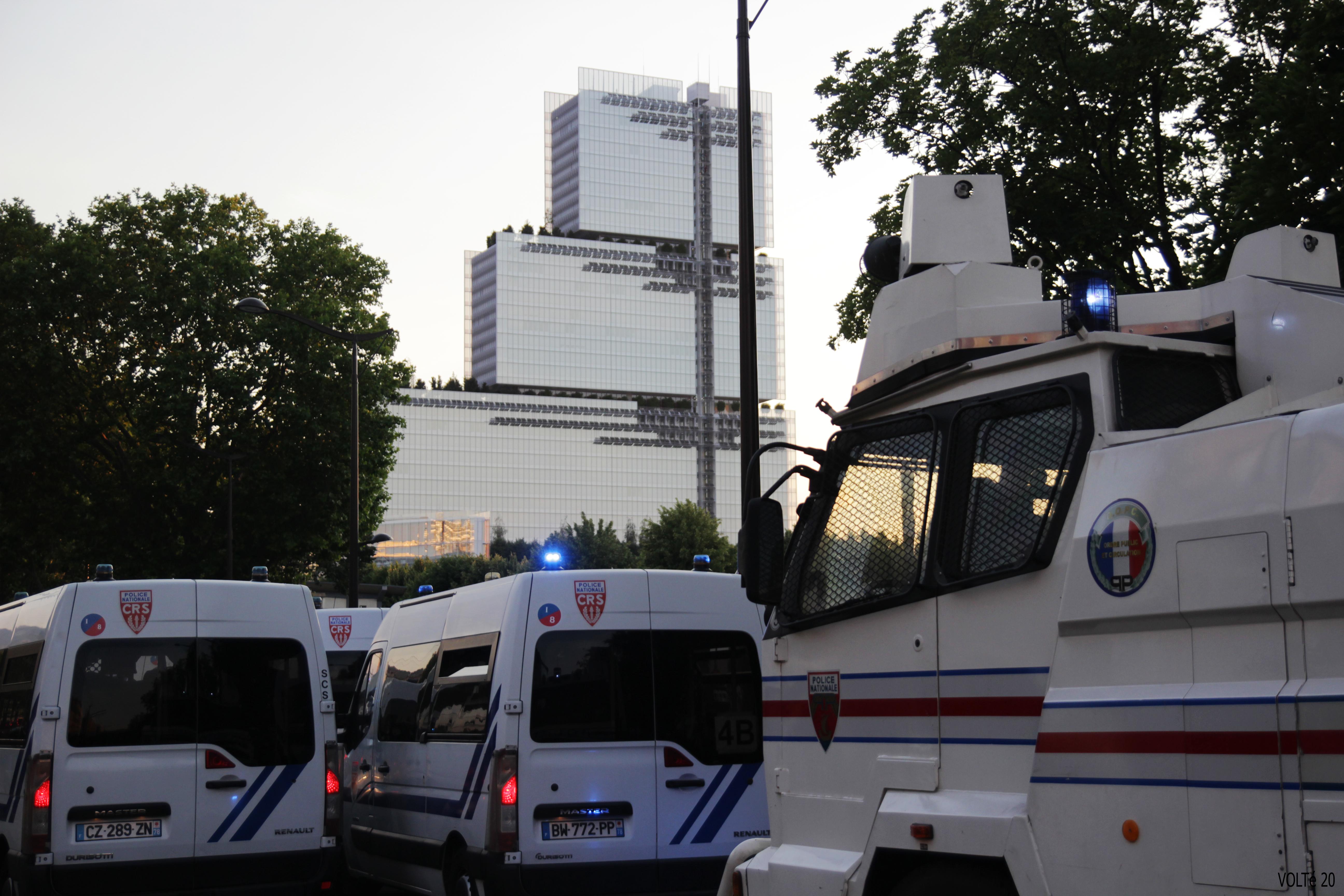 3 Justice pour Adama PARIS TGI - police canon a eau et tgi